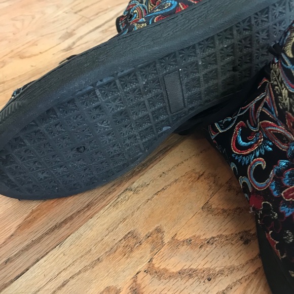 Sneakers - Picture 7 of 8